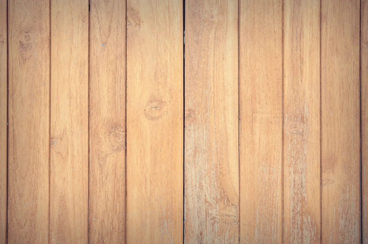 Engineered wood plank cross-section showing the real-wood wear layer over a stable cross-ply core